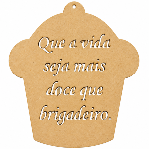 Placa de MDF com frase sobre brigadeiro